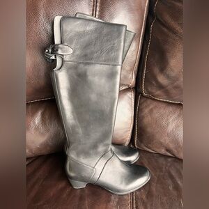 Dansko 39 NWOT boots with bow detail